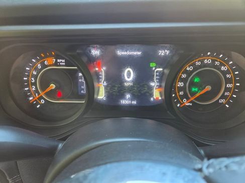 Used 2025 Jeep Wrangler Unlimited Sahara AWD/4WD image 17