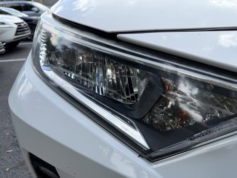 Used 2019 Toyota RAV4 XLE w/ Convenience Package FWD image 12