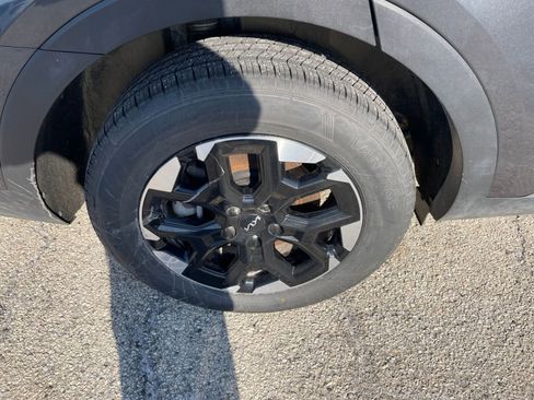 Used 2024 Kia Sorento S image 33