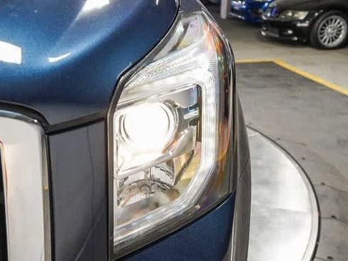 Used 2018 GMC Yukon SLE image 8