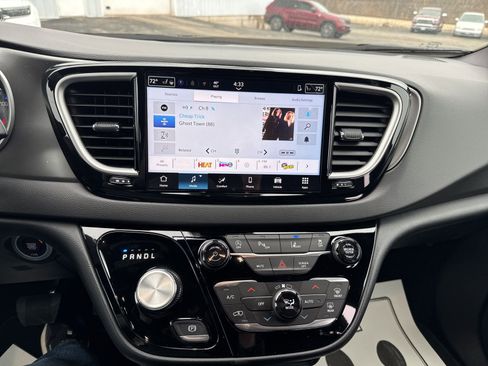 New 2026 Chrysler Voyager LX image 23