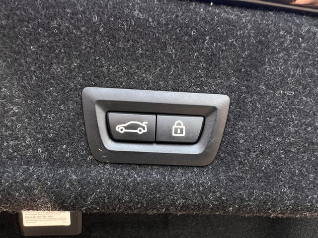 Used 2020 BMW 330i Sedan w/ M Sport Package RWD image 28