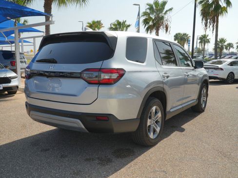 Used 2025 Honda Pilot EX-L image 9