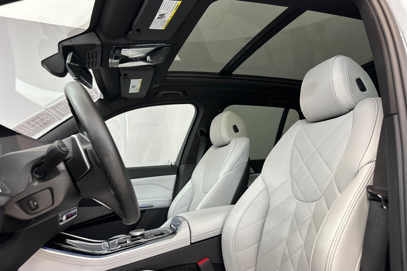 Used 2025 BMW X5 sDrive40i w/ M Sport Package RWD image 24