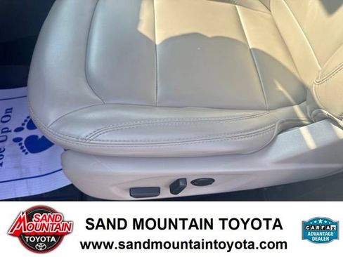 Used 2019 Ford Explorer XLT w/ Equipment Group 202A FWD image 15
