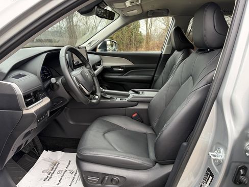 Certified 2024 Toyota Grand Highlander Limited image 11