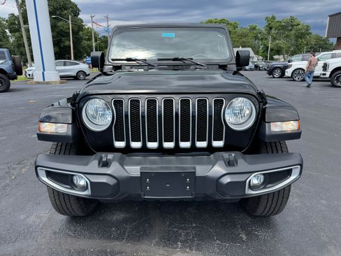 Used 2018 Jeep Wrangler Unlimited Sahara w/ Dual Top Group AWD/4WD image 2