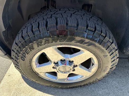 Used 2014 GMC Sierra 2500 Denali w/ Suspension Package, Off-Road AWD/4WD image 27