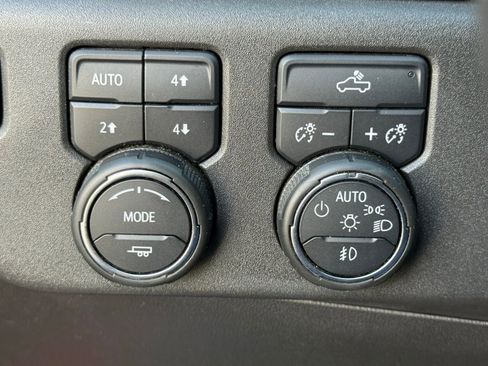 Used 2022 Chevrolet Silverado 1500 LT Trail Boss w/ Protection Package AWD/4WD image 35