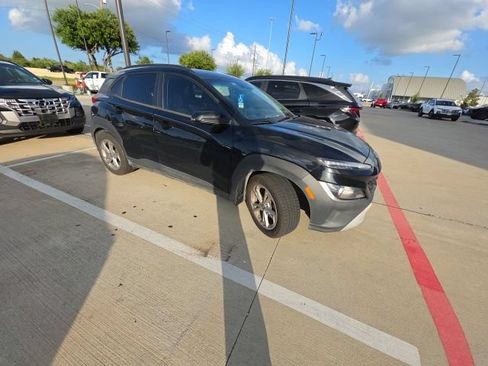 Used 2023 Hyundai Kona SEL FWD image 2