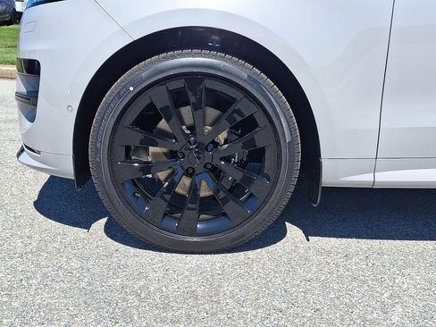 New 2026 Land Rover Range Rover Sport Dynamic SE AWD/4WD image 2