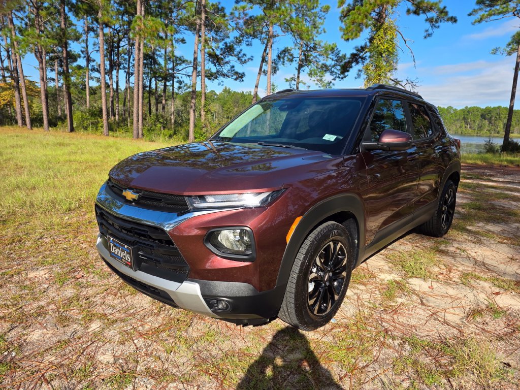 Used 2022 Chevrolet TrailBlazer LT w/ Convenience Package FWD image 1