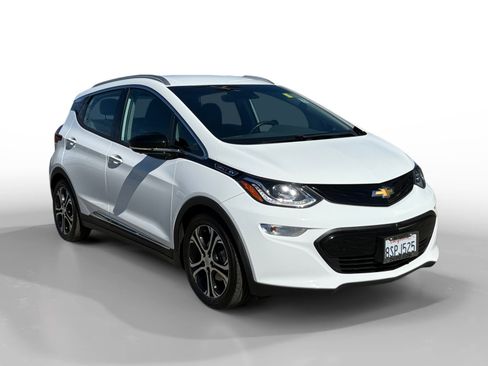 Used 2020 Chevrolet Bolt Premier w/ Infotainment Package FWD image 7