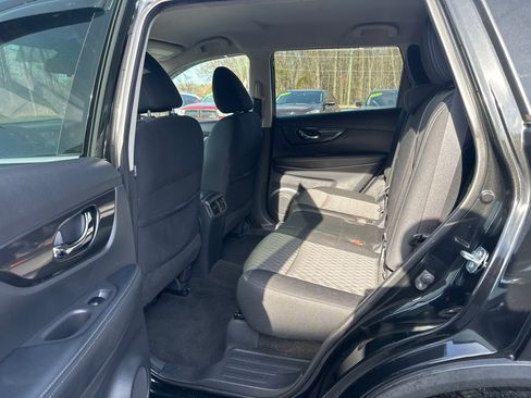 Used 2020 Nissan Rogue SV image 12