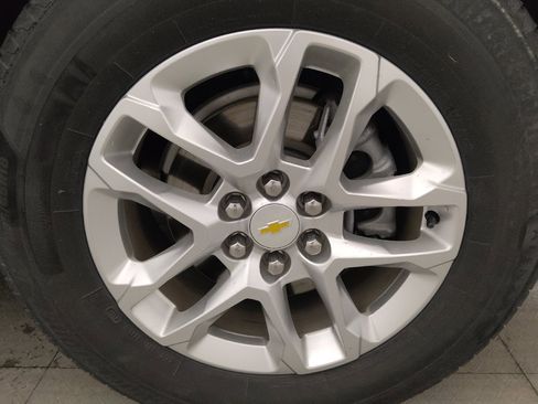 Used 2021 Chevrolet Traverse LT FWD image 31