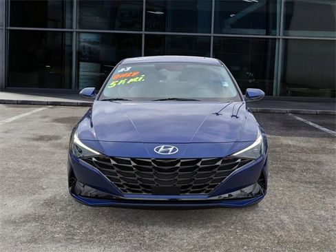 Used 2023 Hyundai Elantra Limited image 3