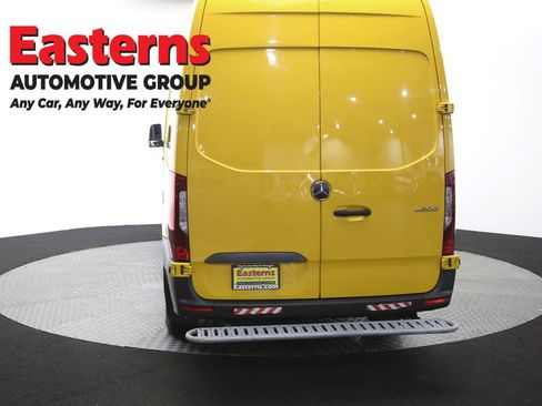 Used 2021 Mercedes-Benz Sprinter 2500 w/ Acoustic Package image 33