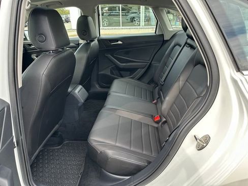 Certified 2023 Volkswagen Jetta SE w/ Panoramic Sunroof Package FWD image 33