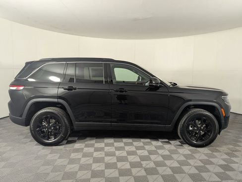 New 2026 Jeep Grand Cherokee Altitude RWD image 4