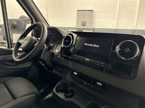 New 2025 Mercedes-Benz Sprinter 3500 image 9
