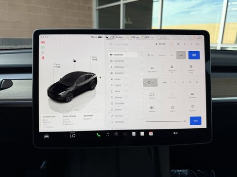 Used 2024 Tesla Model Y 2WD image 19