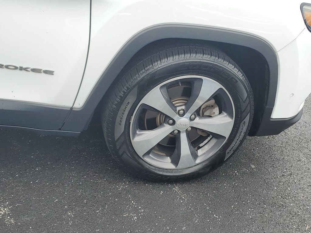 Certified 2019 Jeep Cherokee Limited w/ Luxury Group FWD image 6
