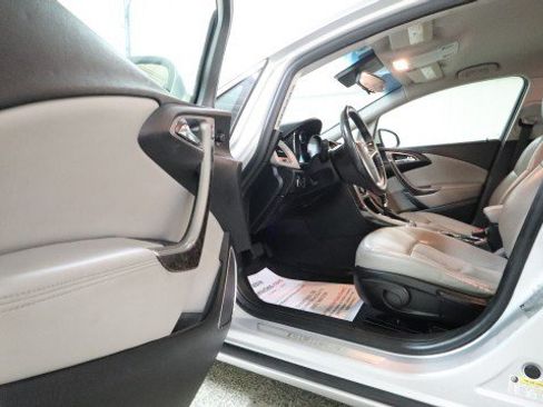Used 2013 Buick Verano FWD image 9
