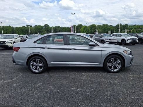 Certified 2023 Volkswagen Jetta SE w/ Panoramic Sunroof Package FWD image 9