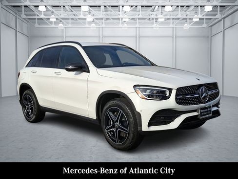 Used 2021 Mercedes-Benz GLC 300 4MATIC SUV image 1