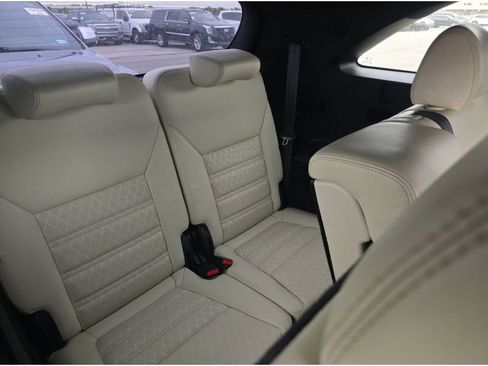 Used 2017 Kia Sorento SX image 16