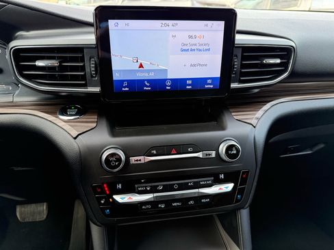 Used 2020 Ford Explorer Limited image 32