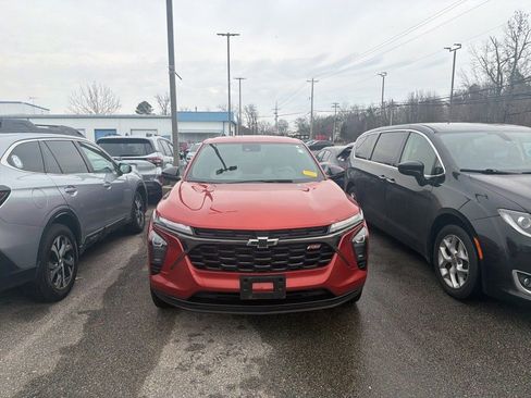 Used 2024 Chevrolet Trax RS w/ Driver Confidence Package image 2