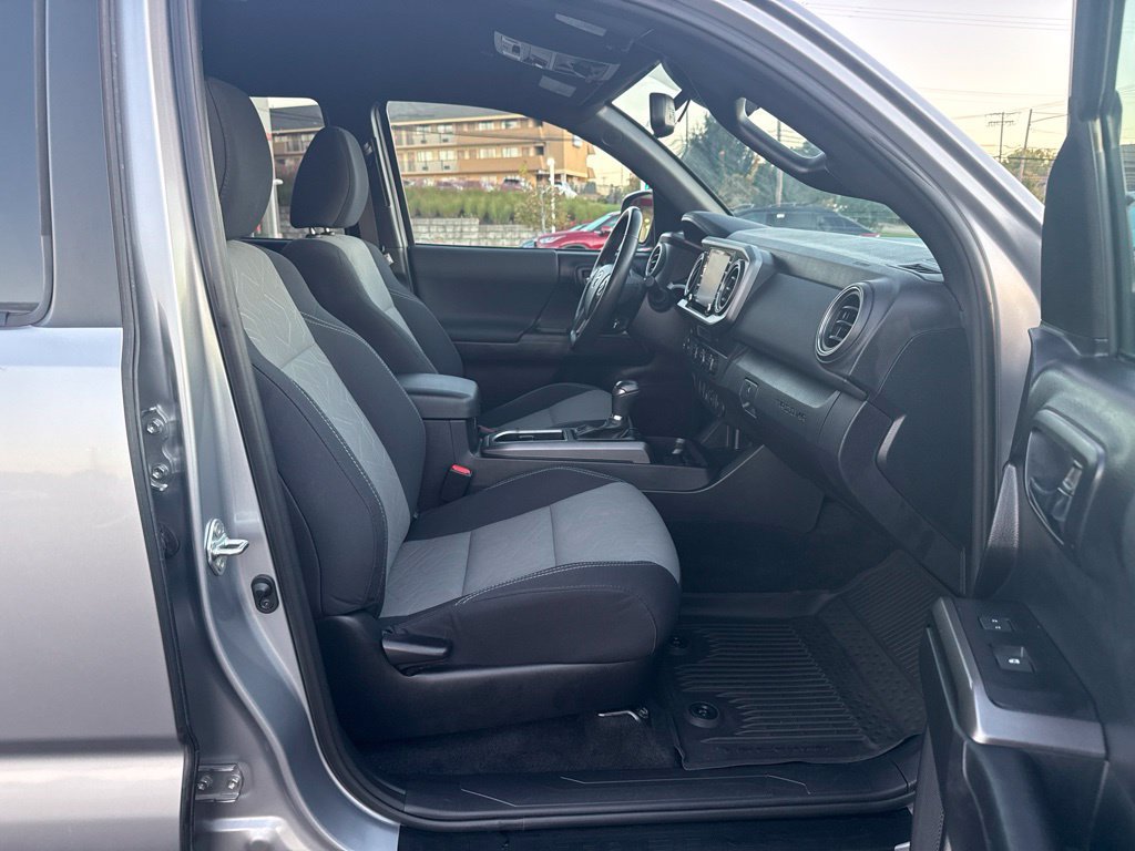 Used 2021 Toyota Tacoma TRD Off-Road AWD/4WD image 7