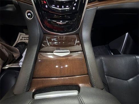 Used 2018 Cadillac Escalade Luxury image 21