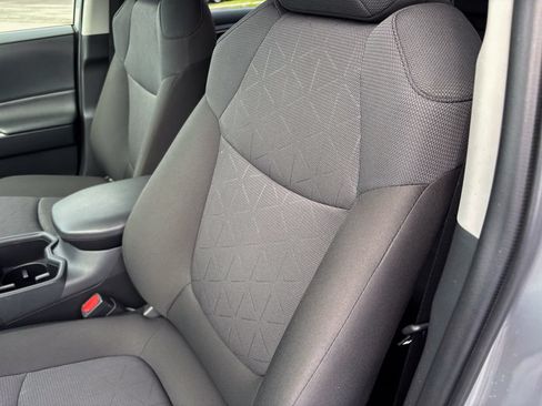 Used 2025 Toyota RAV4 XLE AWD/4WD image 18