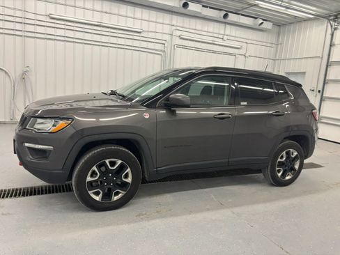 Used 2017 Jeep Compass Trailhawk w/ Leather Interior Group AWD/4WD image 13