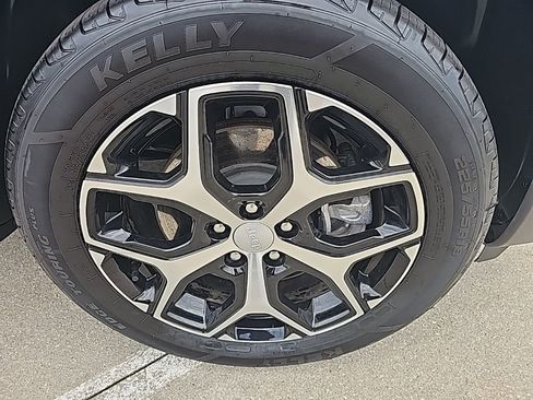 Certified 2024 Jeep Compass Limited image 2