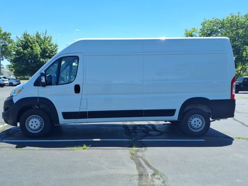 Used 2025 RAM ProMaster 2500 w/ Convenience Group FWD image 4