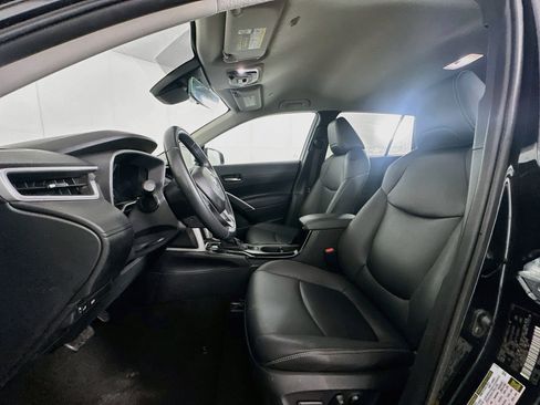 Used 2025 Toyota Corolla Cross XLE FWD image 13