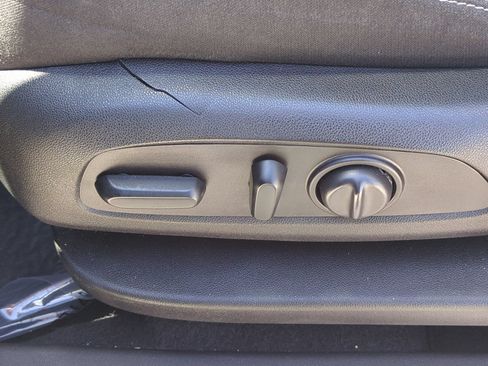 Used 2021 Chevrolet Equinox LS w/ LS Convenience Package FWD image 17