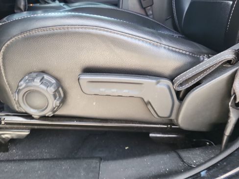 Used 2018 Jeep Wrangler Unlimited Sahara AWD/4WD image 14