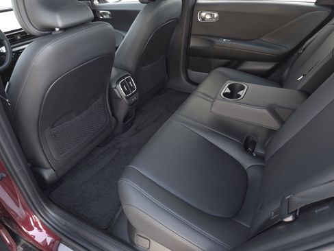 Used 2025 Hyundai Ioniq 6 Limited image 35