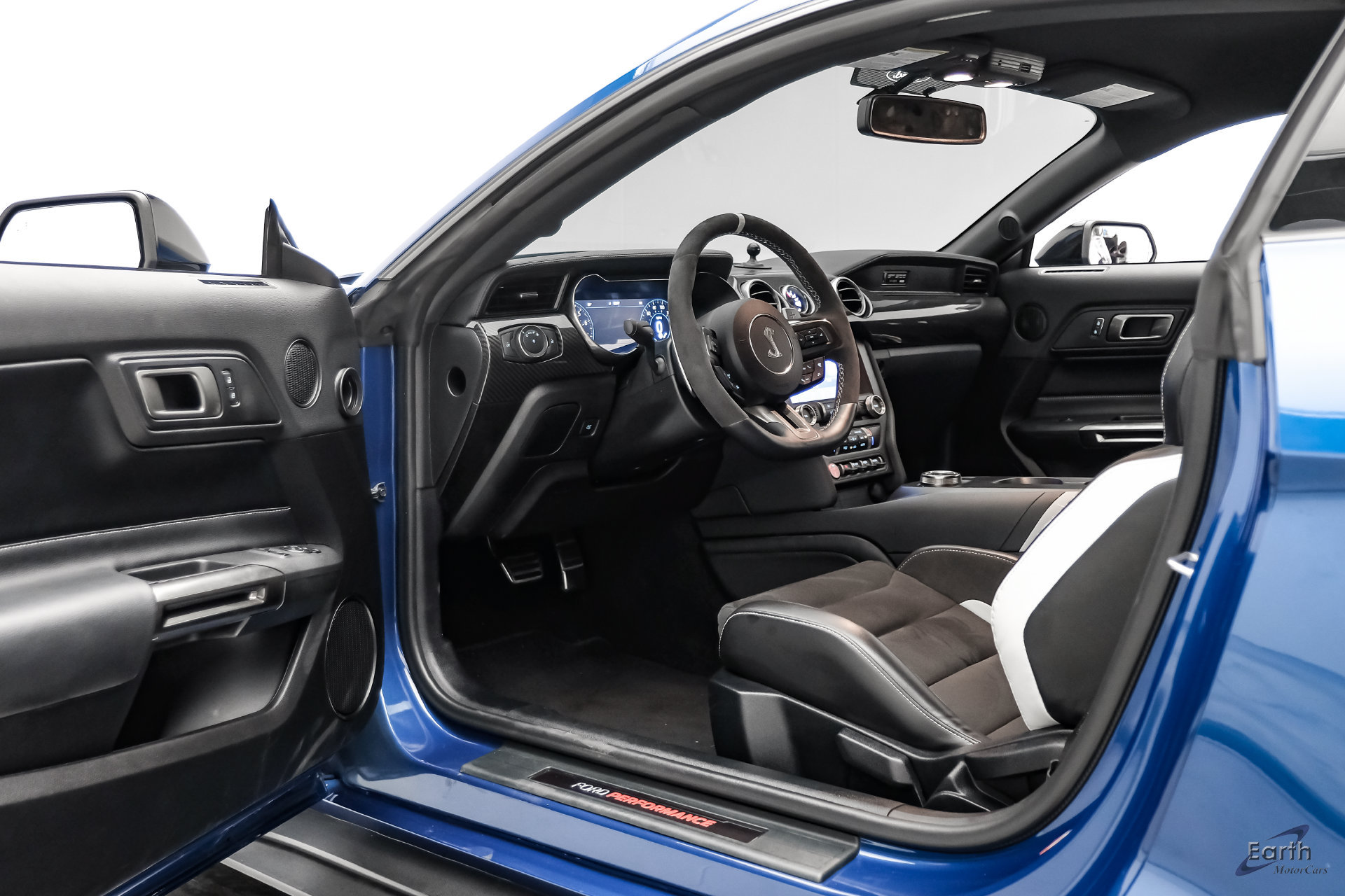 Used 2022 Ford Mustang Shelby GT500 w/ Carbon Fiber Track Pack RWD image 45