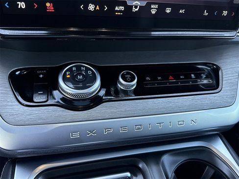 Used 2025 Ford Expedition Max Platinum image 30