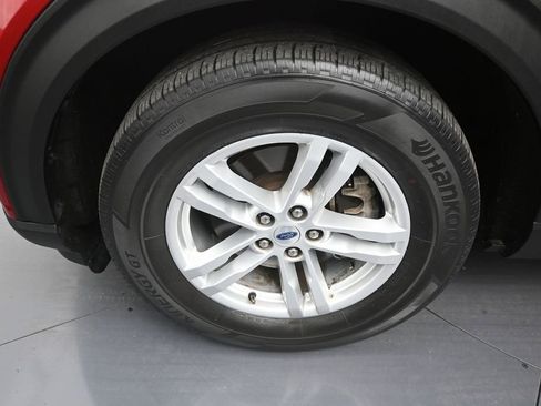 Used 2023 Ford Explorer XLT w/ Equipment Group 202A RWD image 9