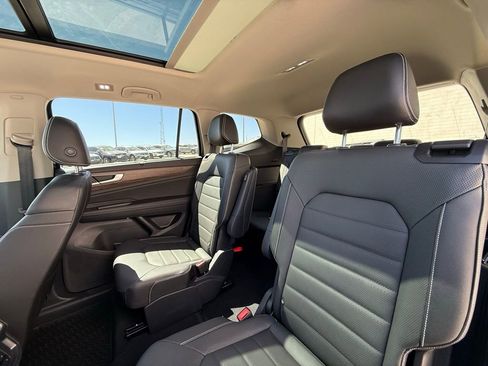 Used 2025 Volkswagen Atlas SEL image 15