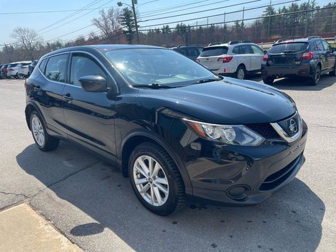 Used 2019 Nissan Rogue Sport S w/ Appearance Package image 3