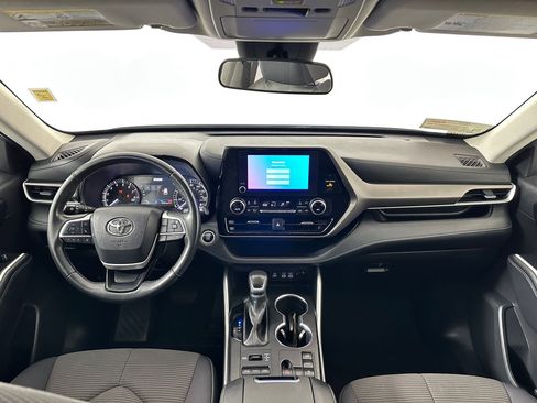 Used 2024 Toyota Highlander LE image 15
