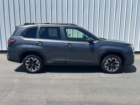 Used 2025 Subaru Forester Premium AWD/4WD image 7