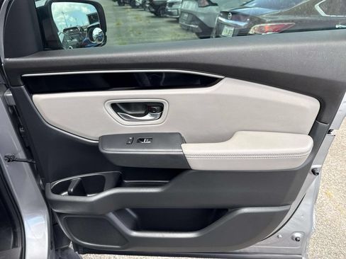 Used 2024 Honda Pilot Touring image 16